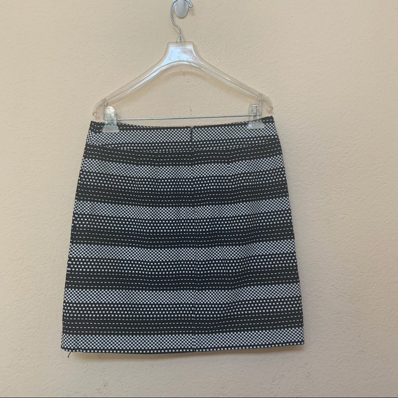 ✅ Ann Taylor LOFT Black White Square Pattern Skirt - Picture 4 of 9